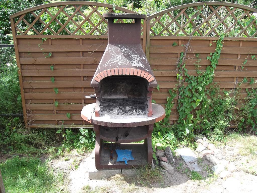 Dworek W Zieleni Варшава Екстериор снимка