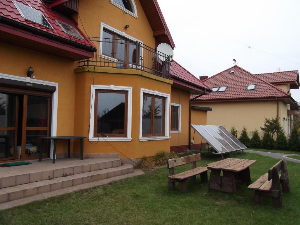 Dworek W Zieleni Варшава Екстериор снимка